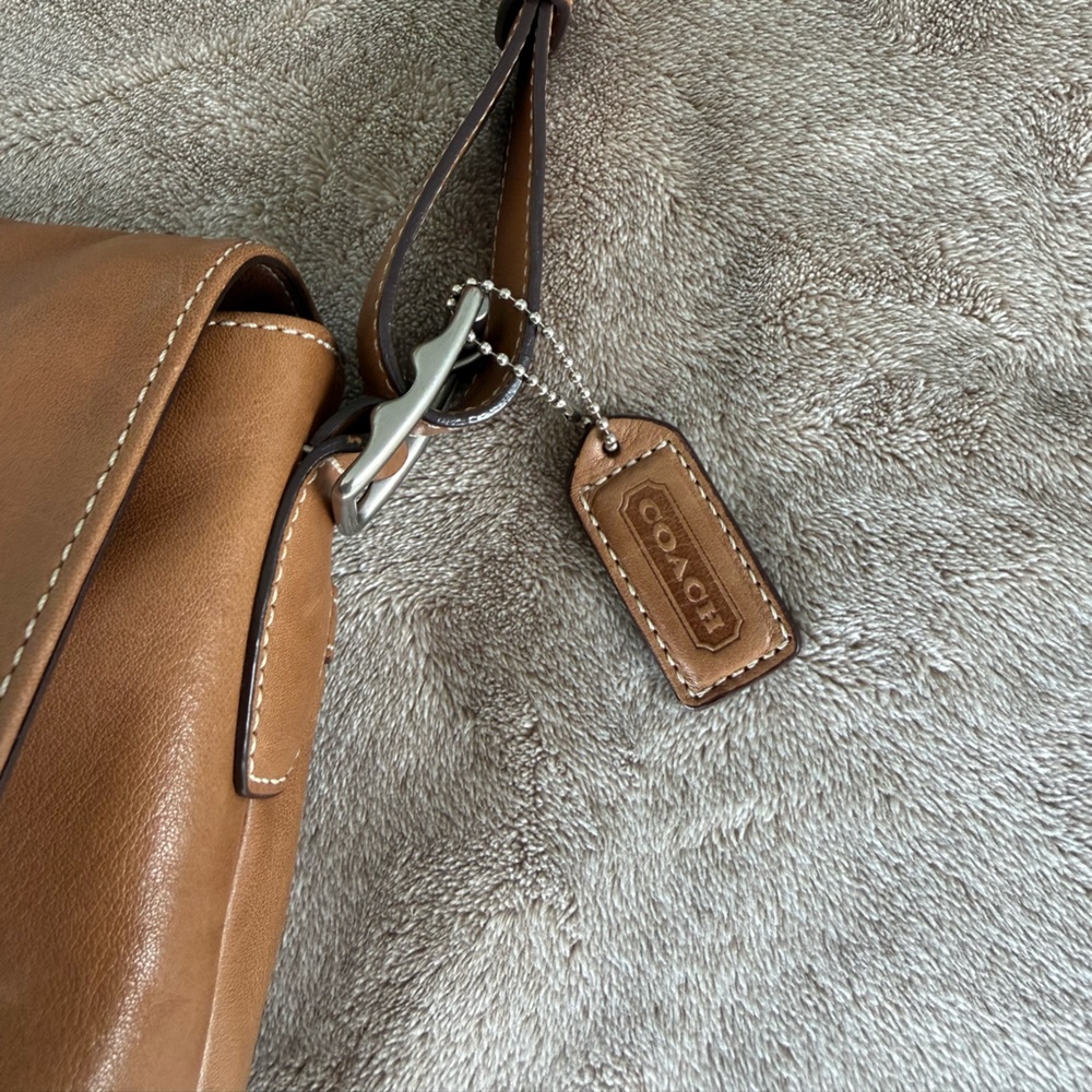 VINTAGE COACH Hampton Tan Leather Flap Shoulder/Crossbody Bag w/ Silver Hardware - Picture 5 of 8